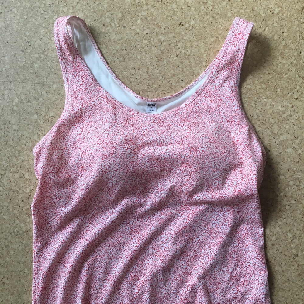 Uniqulo Medium Padded Athletic Tank Top